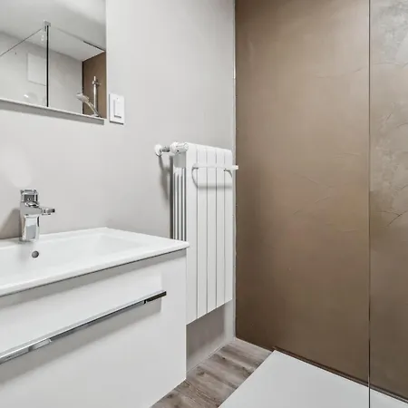 Apartment 1 Bedroom In *